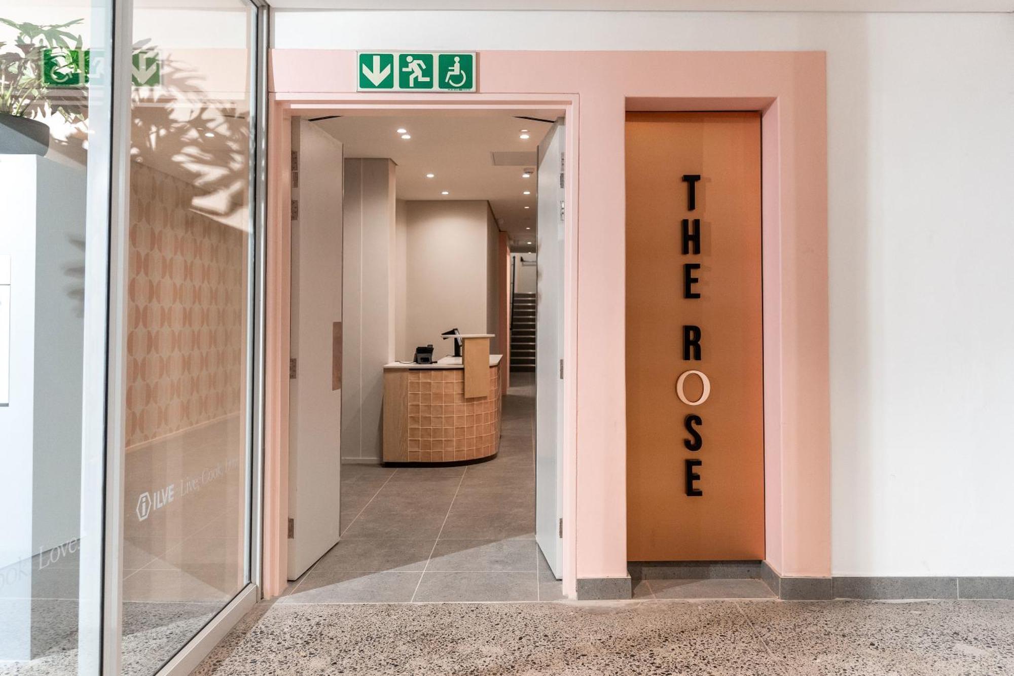 The Rose 204: Studio Apartment With Rooftop Pool Cape Town Exterior photo